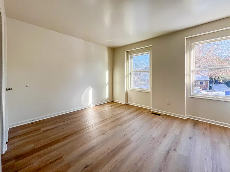 16 Fox Hill Dr — Photo 3