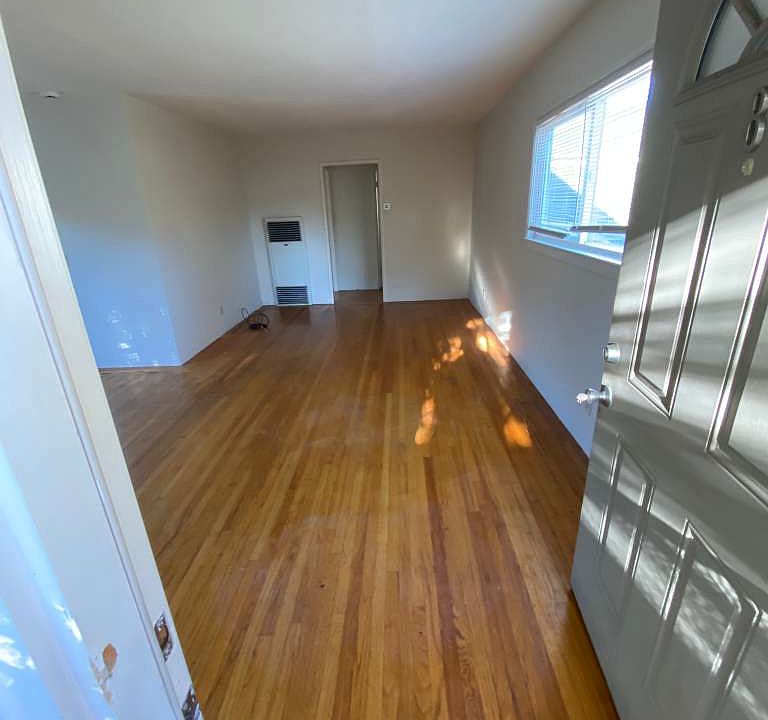 1st image of 527 Matadero Ave #8