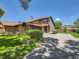 18 Prairie Dr, Westmont, IL