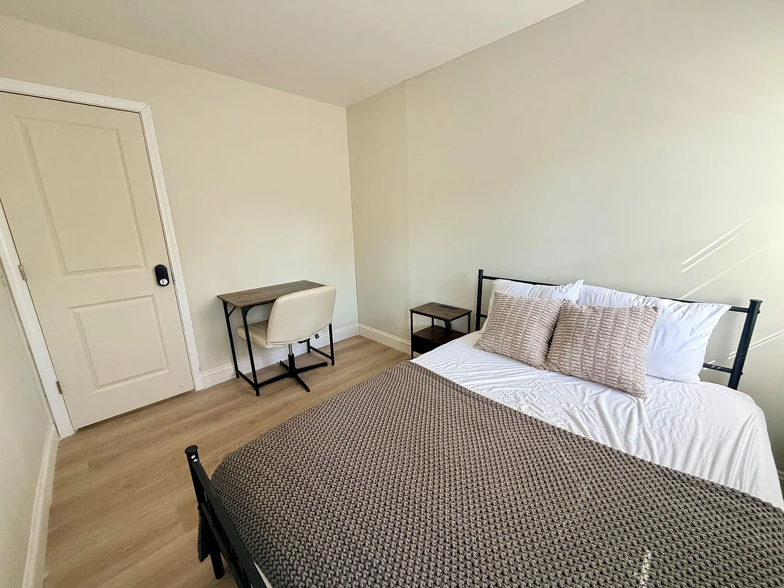 4 bed, 2.0 bath, 1521 sqft, $910 — Photo 1