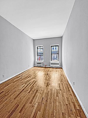 1st image of 207 E 15th St APT 1A