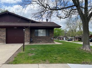 1241 Fulton Dr, Streamwood, IL 60107