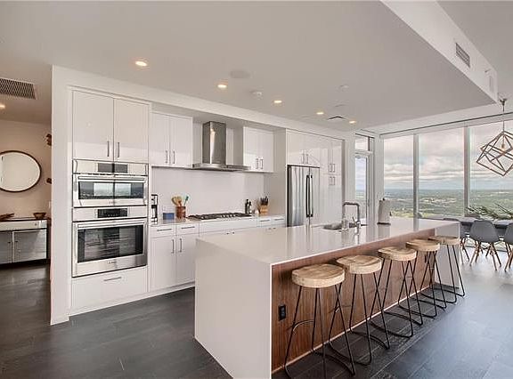 5th image of 301 West Ave #4401