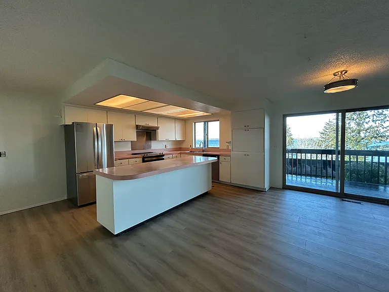 241 N State St #1 — Photo 6