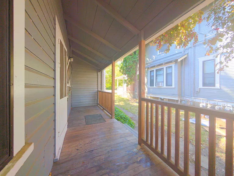 433 SW 5th St — Photo 4
