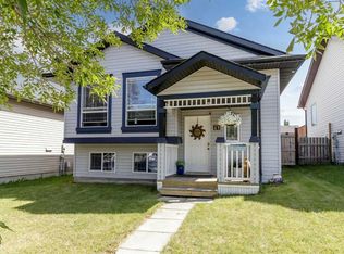 49 N Wildrose Dr, Sylvan Lake, AB T4S 2K8