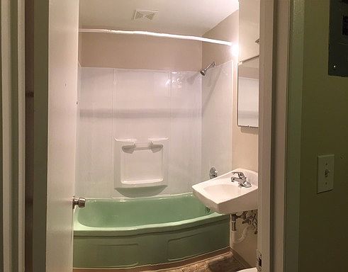 2nd image of 5217 University Way NE APT 304