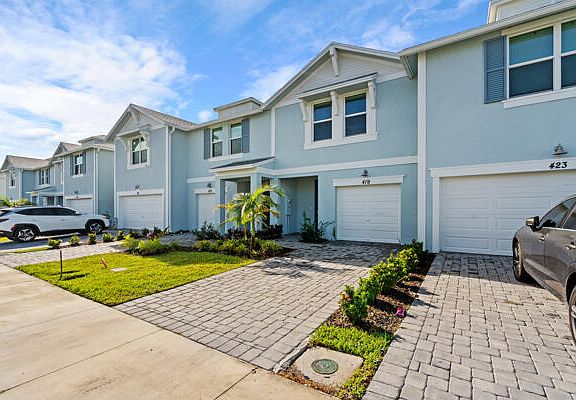 2nd image of 419 Salisbury Circle