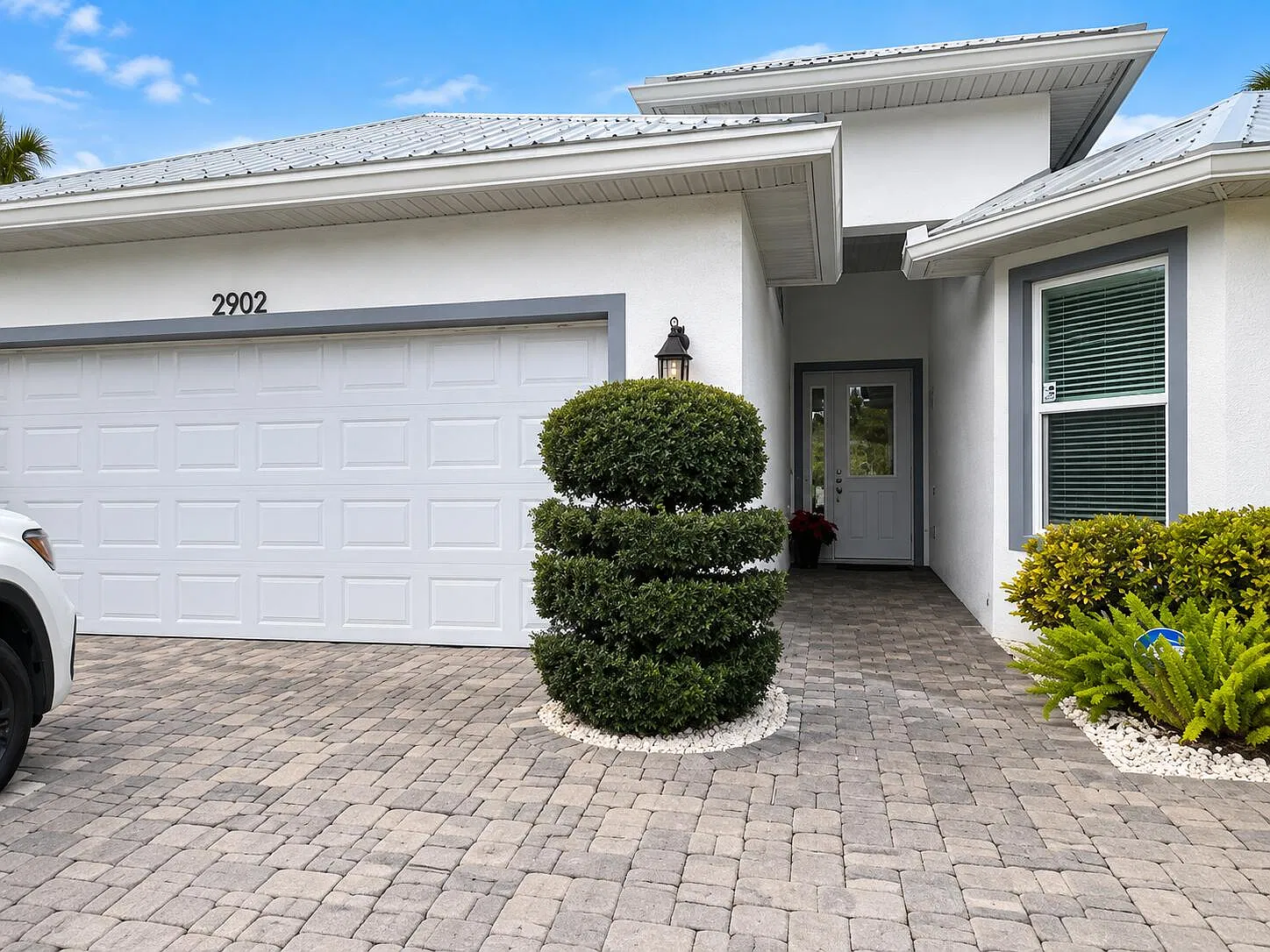 4 bed, 3.5 bath, 2346 sqft, $4,700 — Photo 3