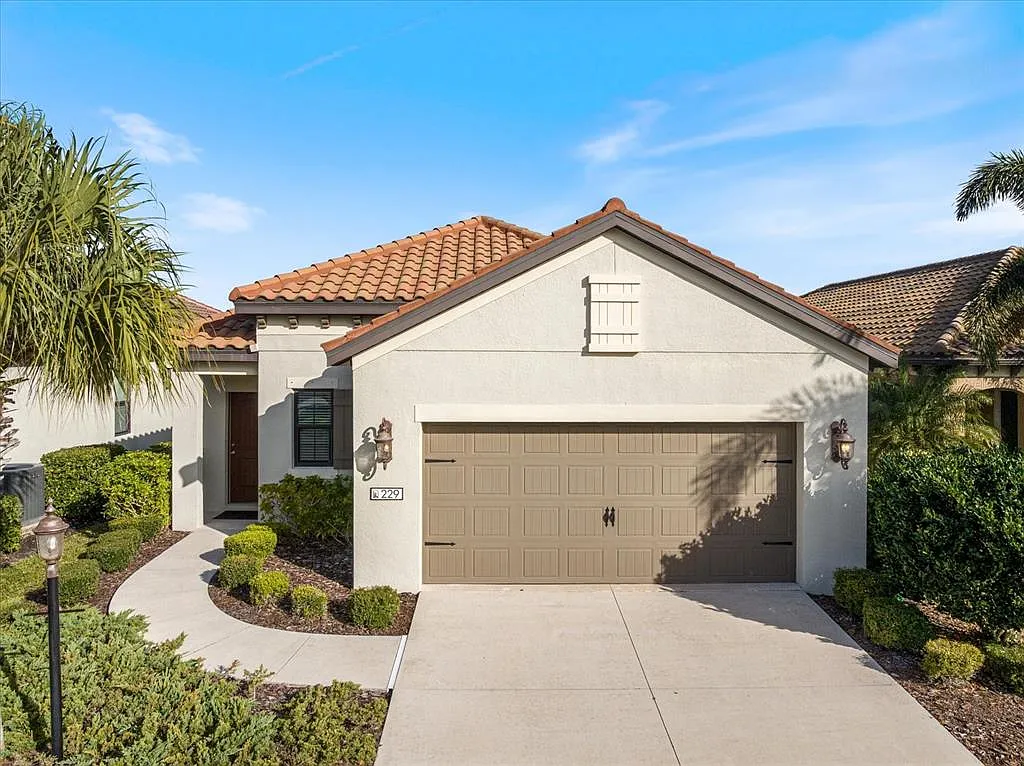 3 bed, 2.0 bath, 1412 sqft, $2,400 — Photo 1