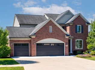 17646 Kite Dr, Macomb, MI 48042