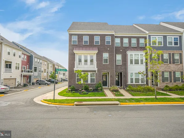 17645 Falcon Heights St, Dumfries, VA 22026