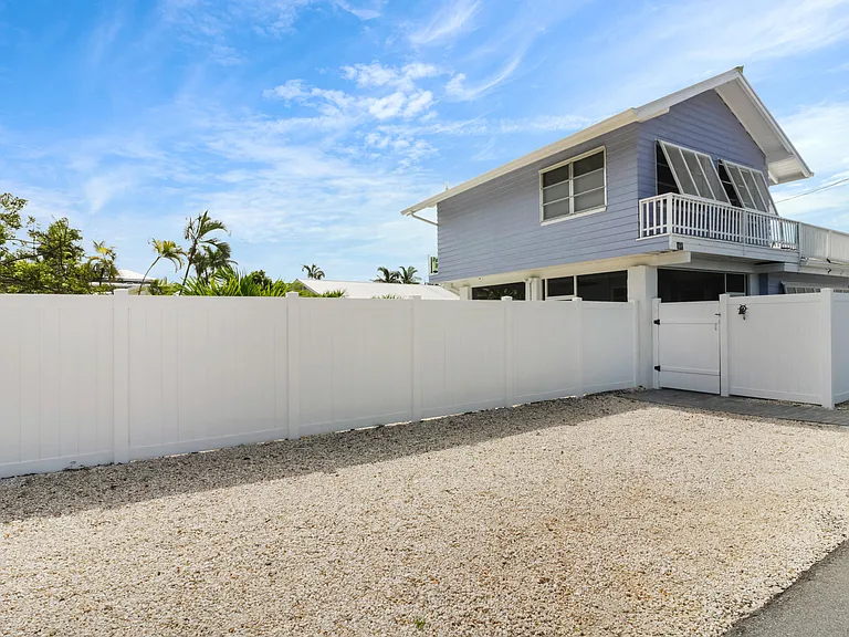 53 Barry Ave — Photo 16