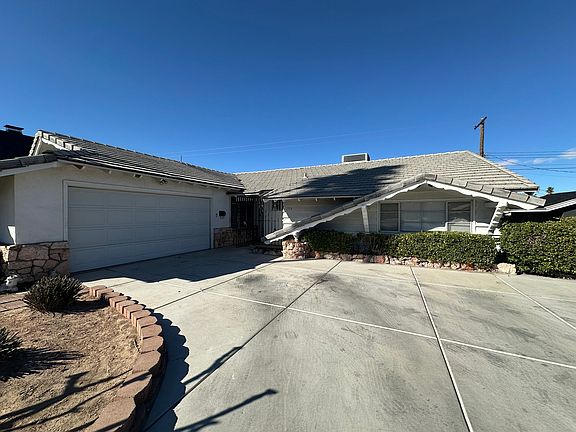 4th image of 1713 E Oakey Blvd