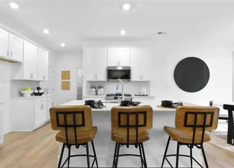 372 Dragon Dr — Photo 3