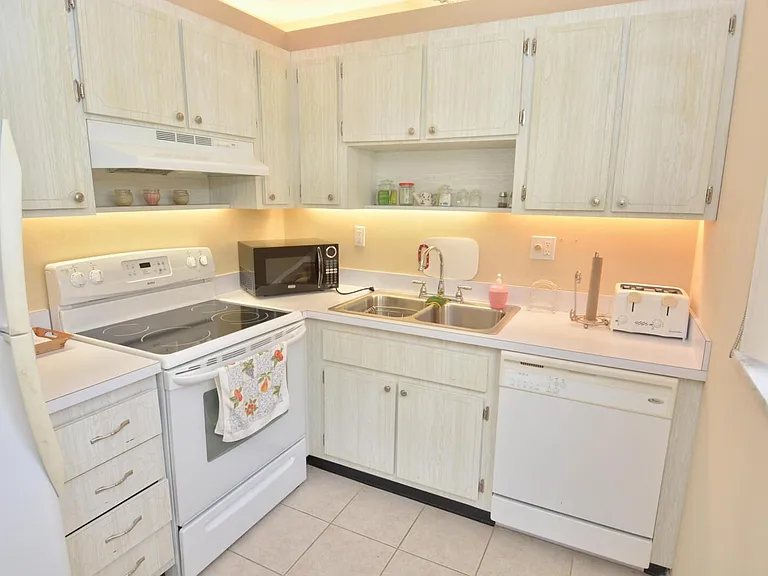 1225 NW 21st St #2105 — Photo 13
