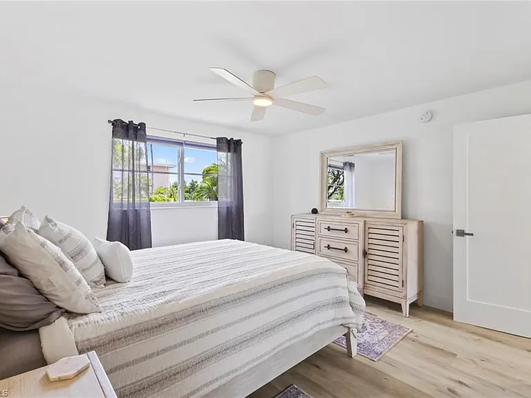 1910 Gulf Shore Blvd N #104 — Photo 15