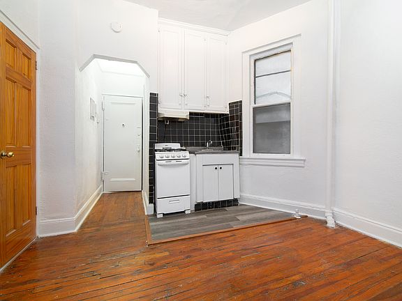 2nd image of 141 Essex St APT 1B