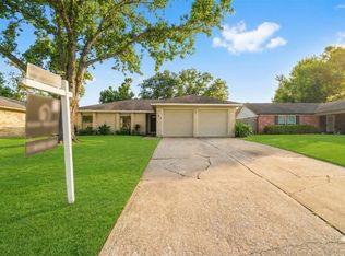 327 Windward Dr, League City, TX 77573
