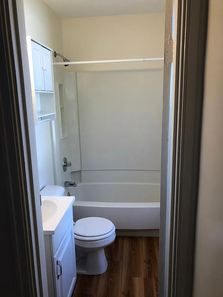 1 bed, $1,050 — Photo 3