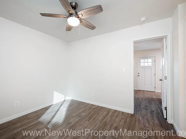 561 22nd St — Photo 11