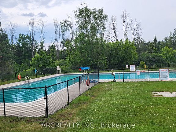 2nd image of 27 Horseshoe Cir
