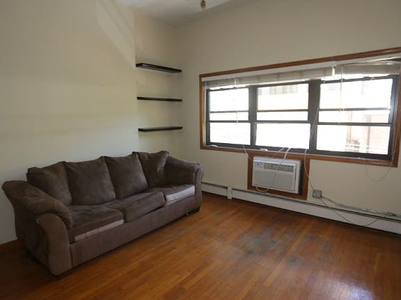 4th image of 1435 N Dearborn St APT 3C