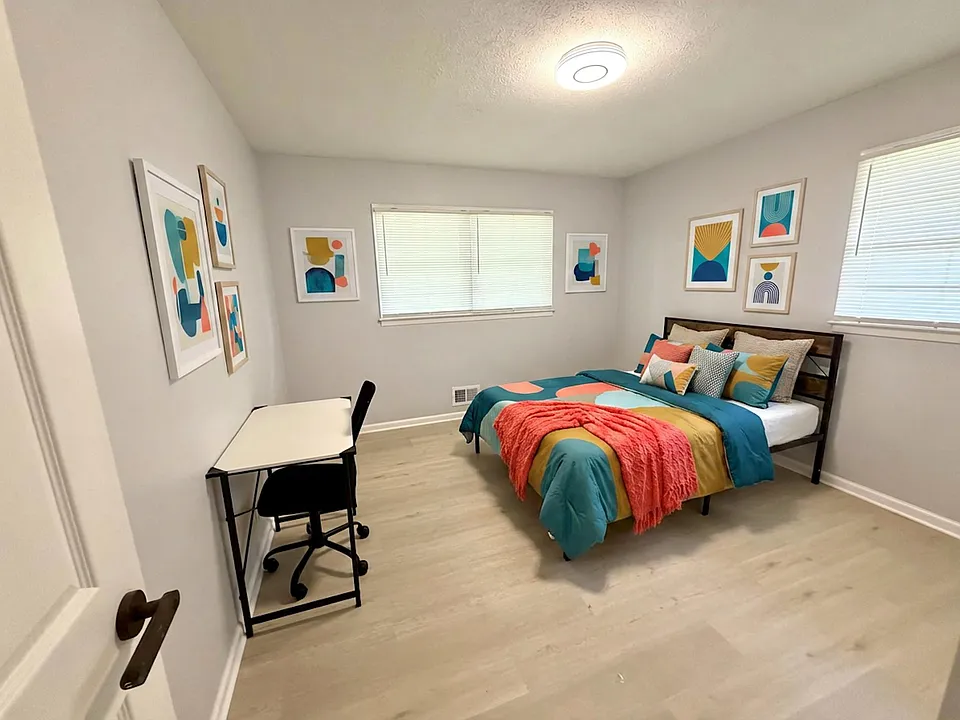 Dogwood Dr NW