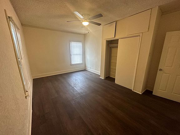 3rd image of 405 E 43rd Pl