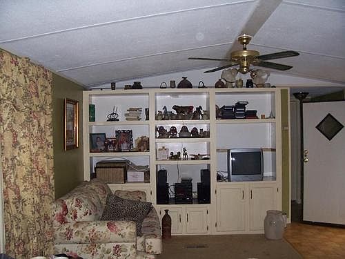 4th image of 1055 Albert Dr