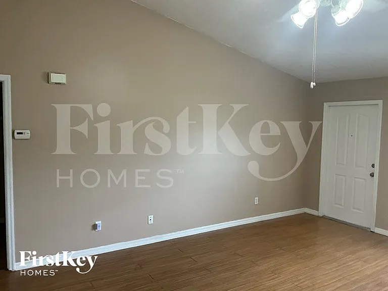 2108 NE 15th Pl — Photo 4