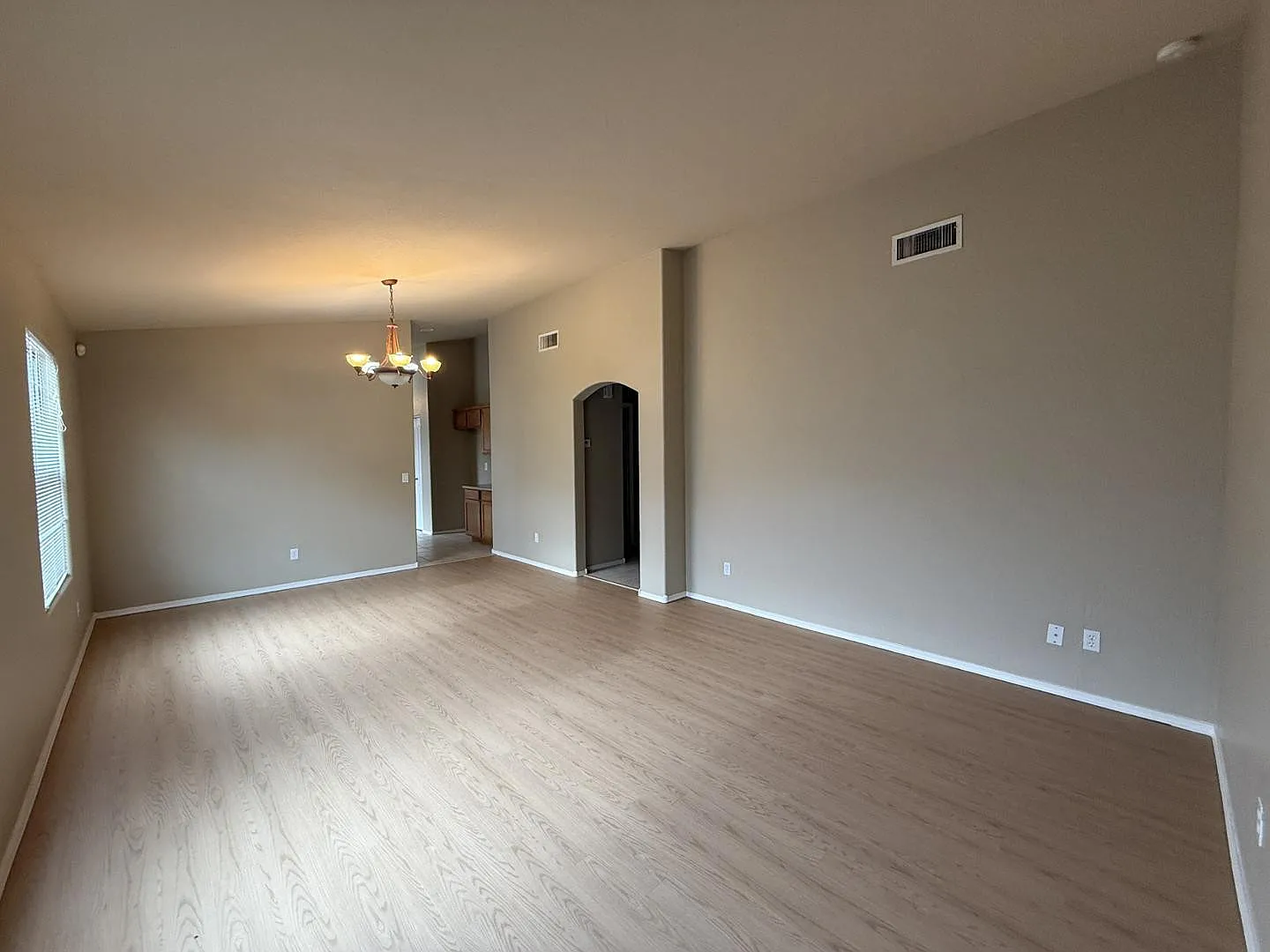 4 bed, 2.0 bath, 1806 sqft, $1,795 — Photo 2