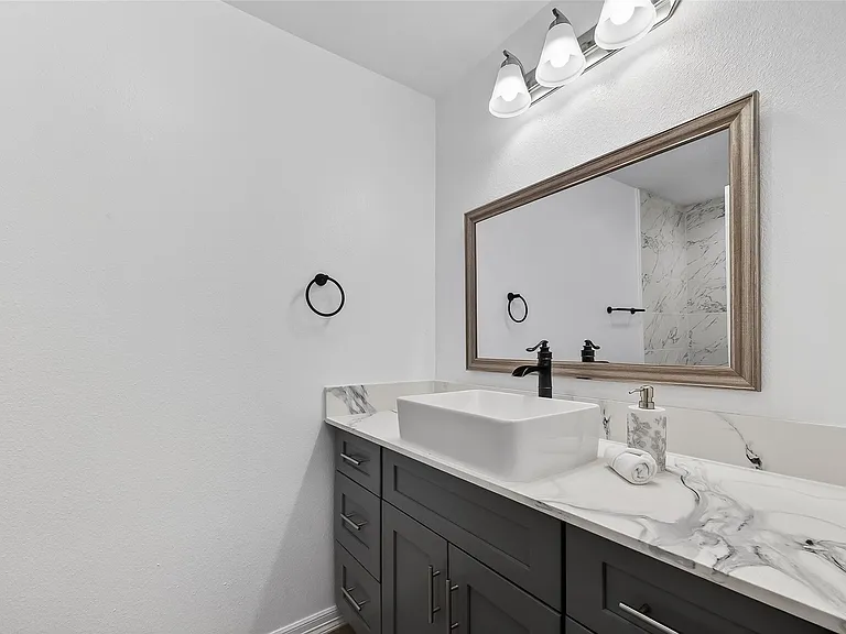 7725 Hoffman St #B — Photo 37