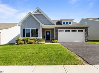 3 Coopers Hawk Ct, Washington, NJ 07882