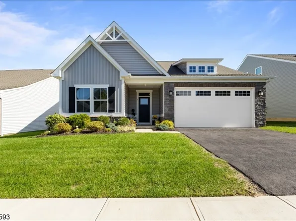 3 Coopers Hawk Ct, Washington Twp., NJ 07882