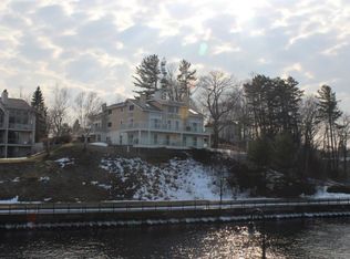 209 Park Ave UNIT 1, Charlevoix, MI 49720