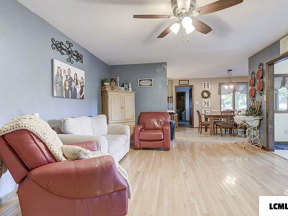 2nd image of 2 Oakwood Dr
