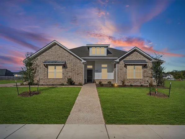 825 Forward Pass Dr, Hewitt, TX 76643