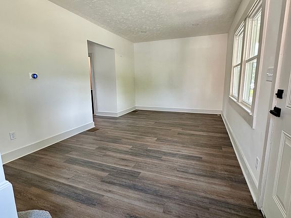 5th image of 1724 Woodlawn Ave