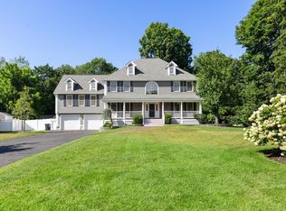 5 Green Meadow Dr, Lynnfield, MA 01940