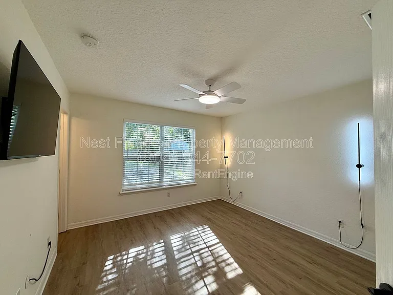 725 Alexander St — Photo 25