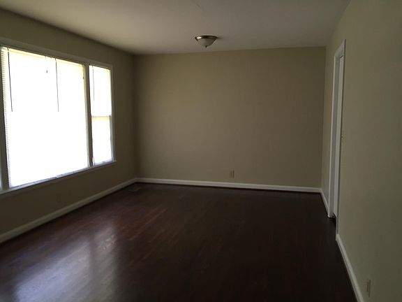 4th image of 2916 Stanwyck Dr