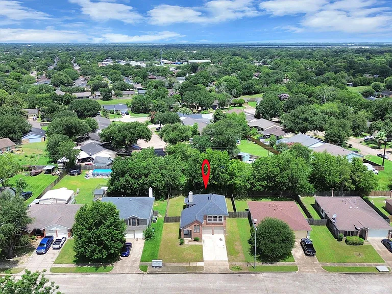 16118 Bunker Ridge Rd — Photo 3