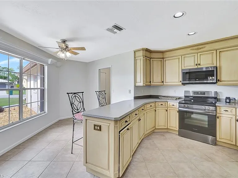 5859 Westbourgh Ct — Photo 9