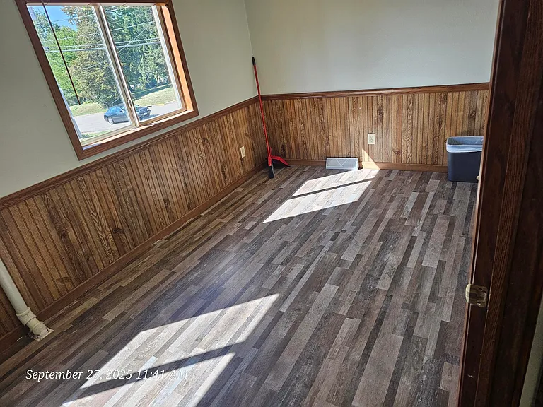 615 S Chestnut St #UPSTAIRS UNITS — Photo 2