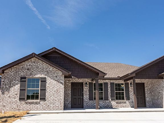 2nd image of 215 Kerr Way