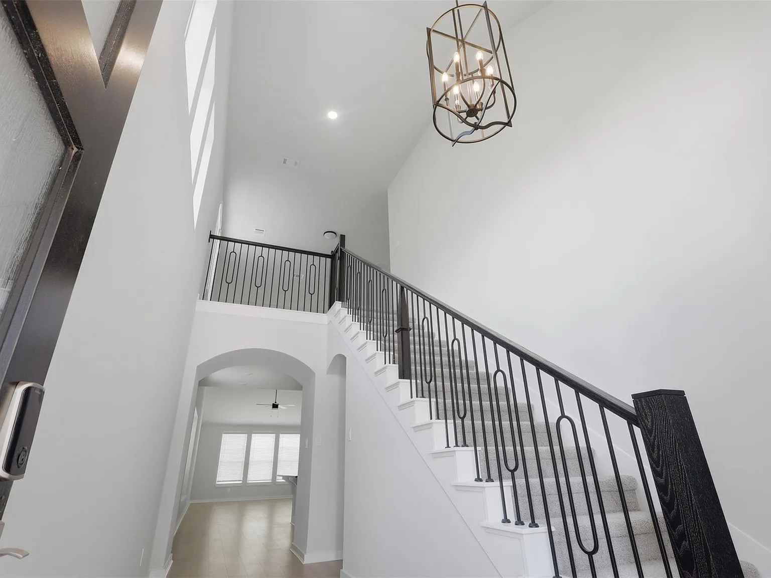 4 bed, 3.0 bath, 2262 sqft, $2,950 — Photo 4