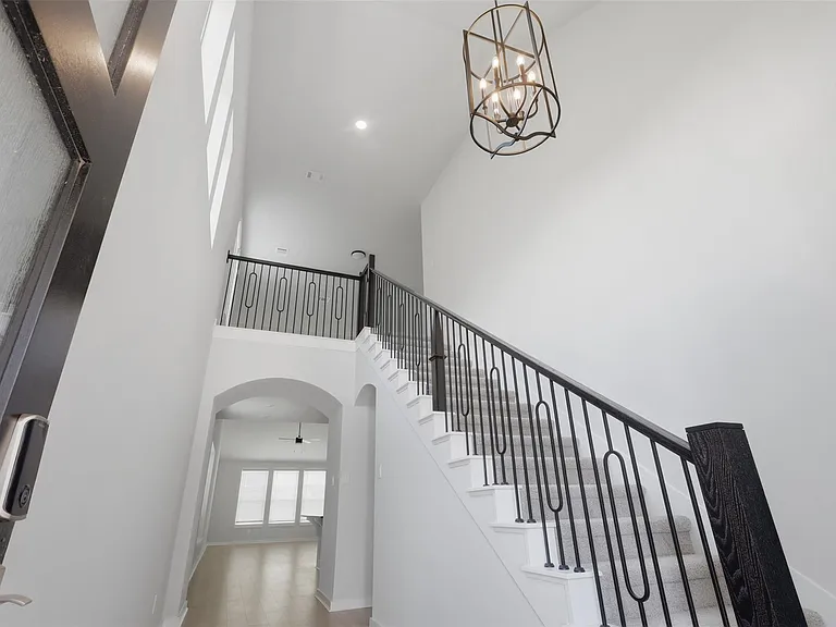 5011 Bowen Prairie Dr — Photo 3