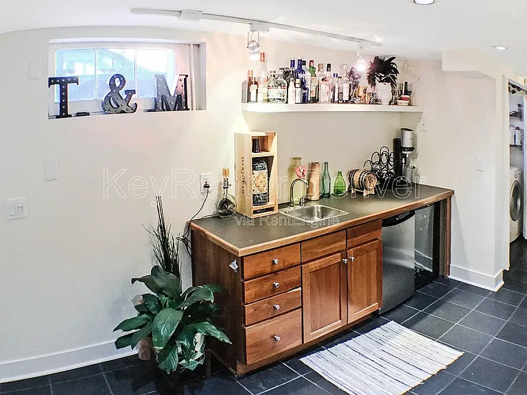 485 S York St — Photo 15