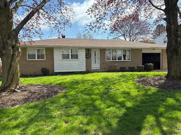 5421 Lucky Ln, Erie, PA 16509
